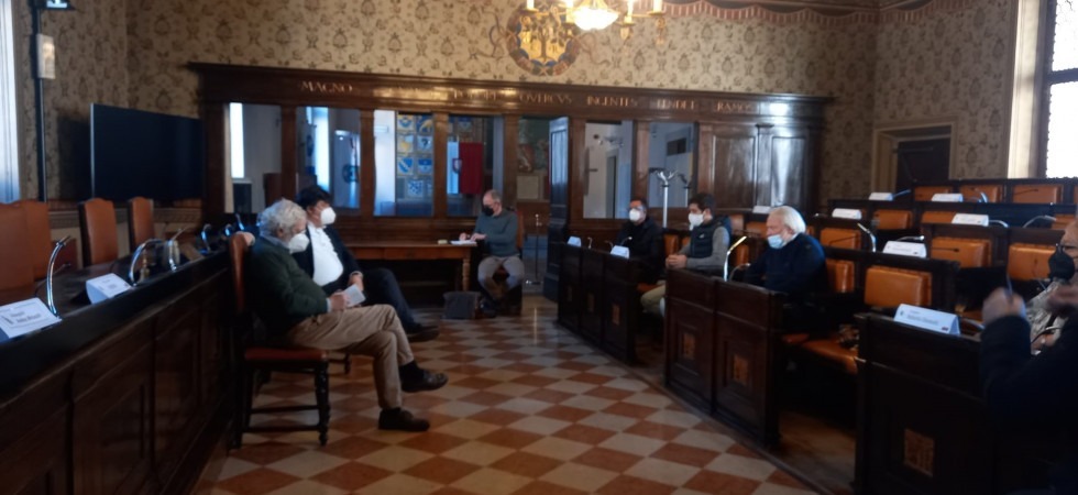 Senzatetto, Valduga: "Mai detto che non accetto lezioni" e al confronto con Petroni e Canestrini apre a un allargamento